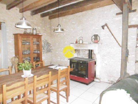   Sur pr�s d'un hectare Propri�t�/ch�teau - 6 pi�ce(s) - 176 m�