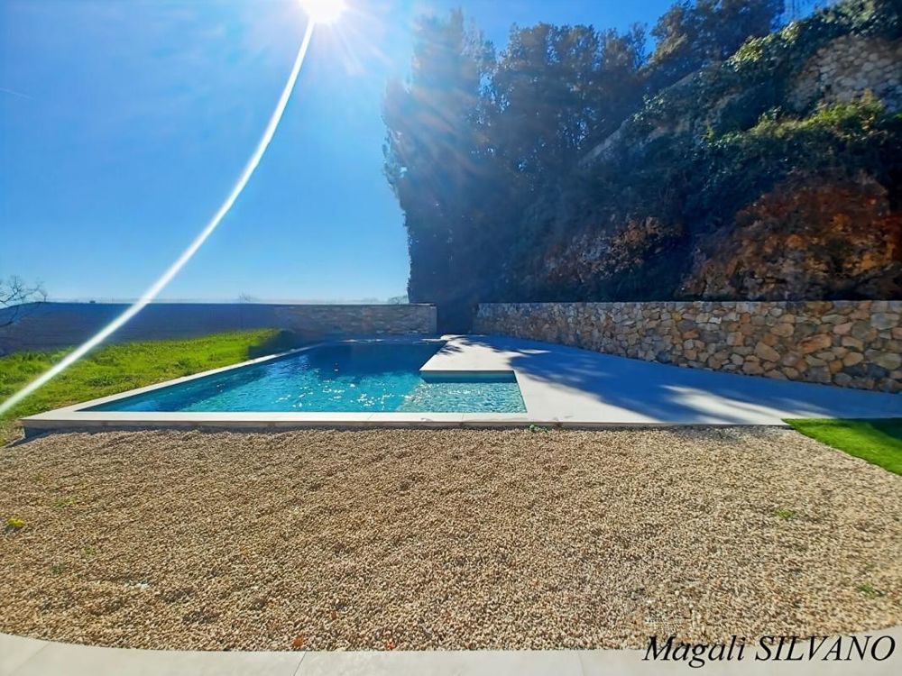 � vendre  Villa Sp�rac�des (06530)