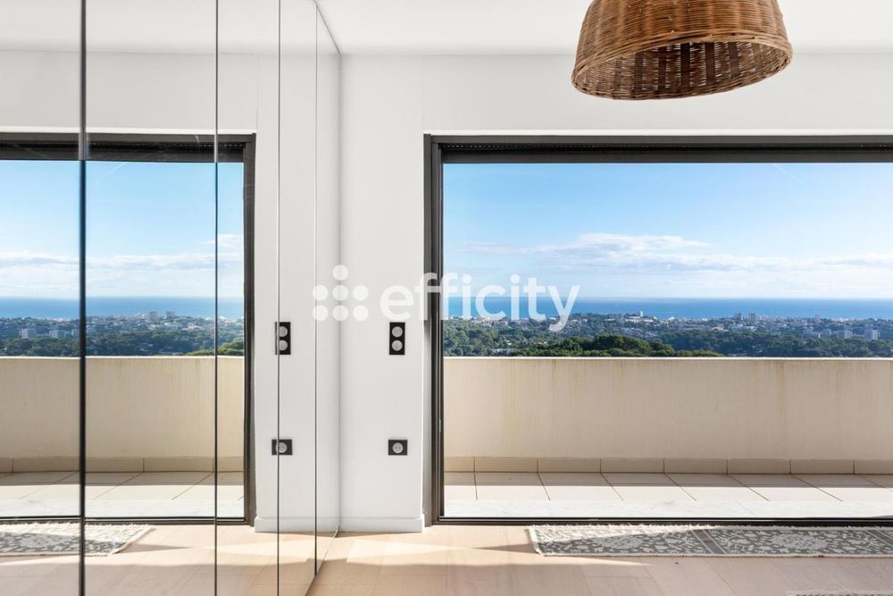 � vendre  Villa Vallauris (06220)