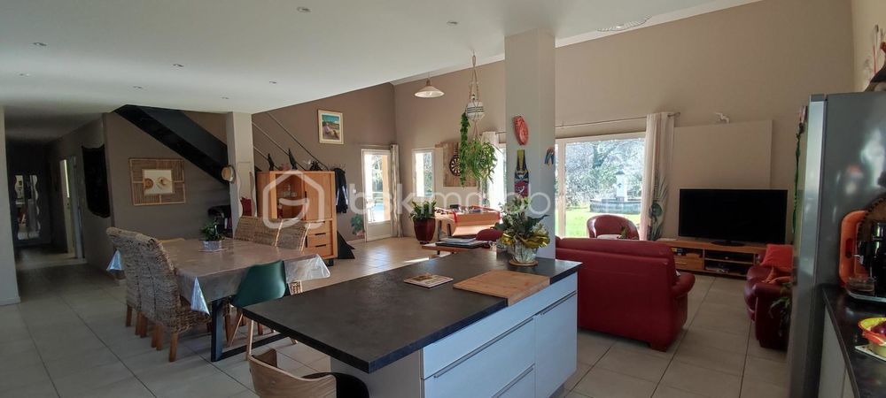 � vendre  Propri�t�/ch�teau Mondragon (84430)