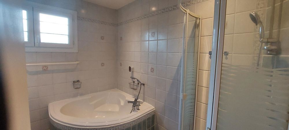 � vendre  Villa Jardin (38200)