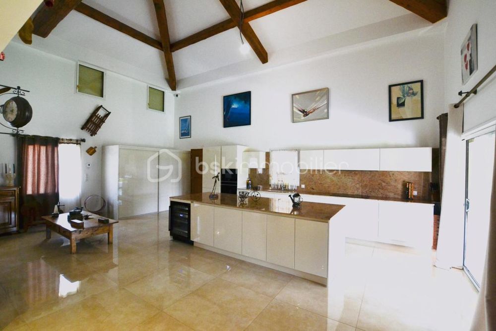 � vendre  Propri�t�/ch�teau La Verdi�re (83560)