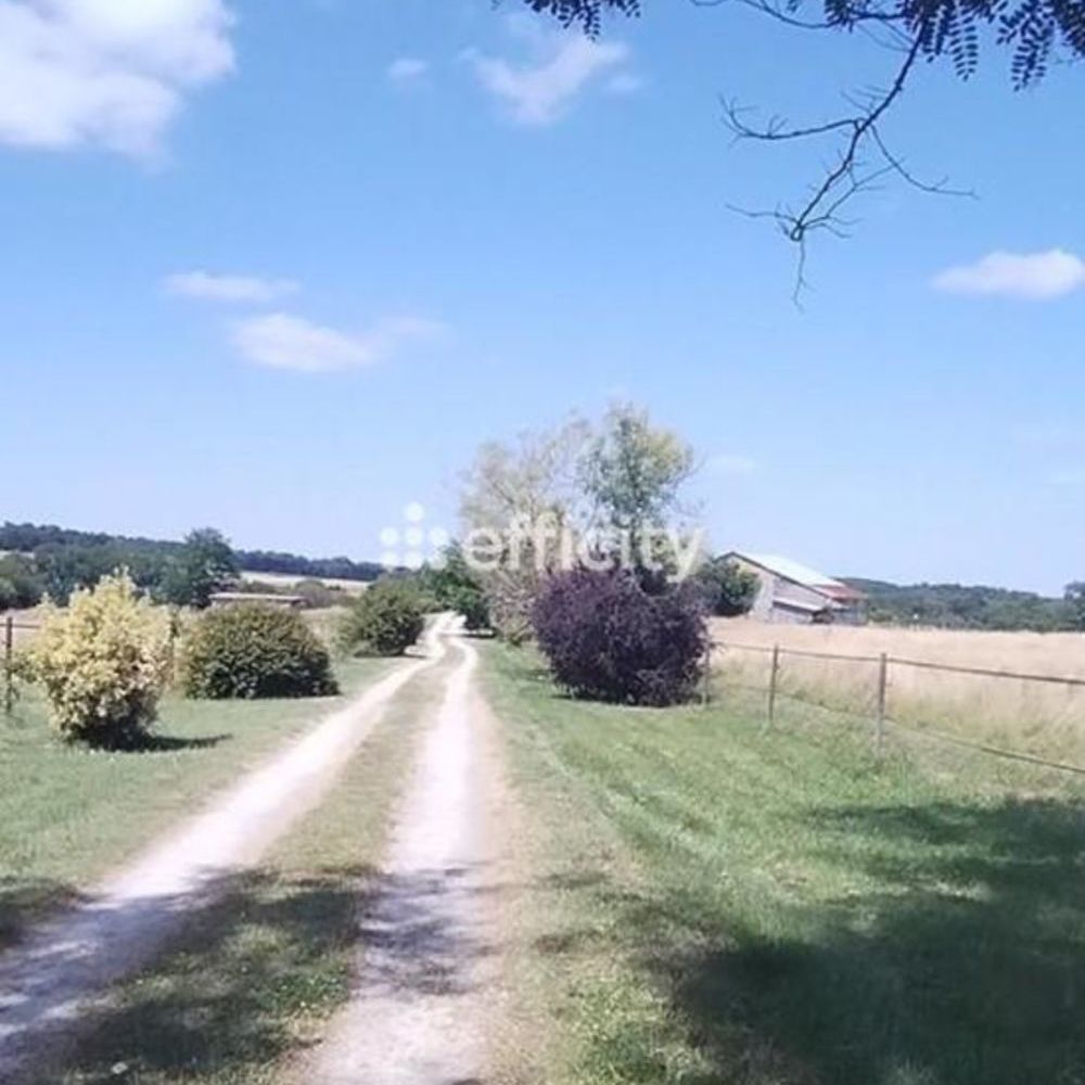 � vendre  Maison Saint-Martin-de-Coux (17360)