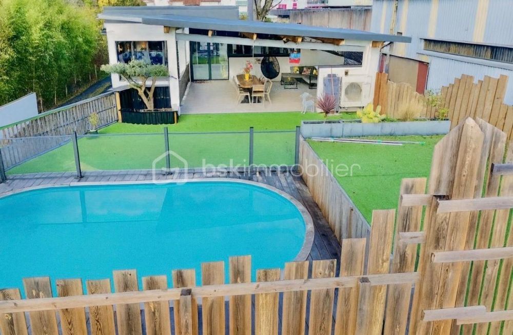 � vendre  Propri�t�/ch�teau Lons (64140)