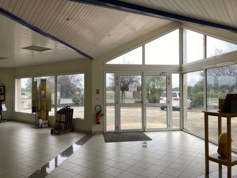 À vendre  Local artisanal loué avec bureaux et terrain  La Copechagnière (85) à 15 kms de MONTAIGU VENDEE 321000 85260 La copechagniere