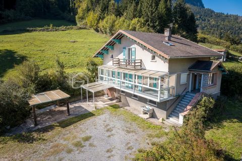   74300 - MAGLAND - GRANDE MAISON DE VILLAGE - PROJET DE R�NOVATION - SITUATION AU CALME ET ENSOLEILL�E - 3 NIVEAUX, 270M� DE SURF Maison - 8 pi�ce(s) - 170 m�