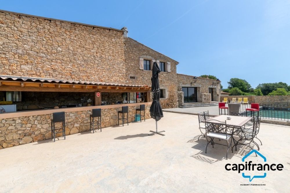 � vendre  Propri�t�/ch�teau R�gusse (83630)