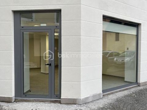 Local Commercial 120000 73600 Moutiers