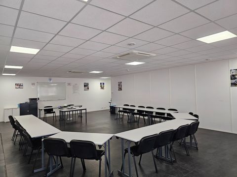 bureau de 115 m2 &agrave; louer &agrave; CERGY (95) immeuble Ordinal avec parkings 1780 95000 Cergy