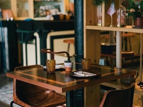 Local/bureau/restaurant-  Bail &agrave; c&eacute;der  SAINT ALBAN DE ROCHE (38) 112000 38080 Saint alban de roche