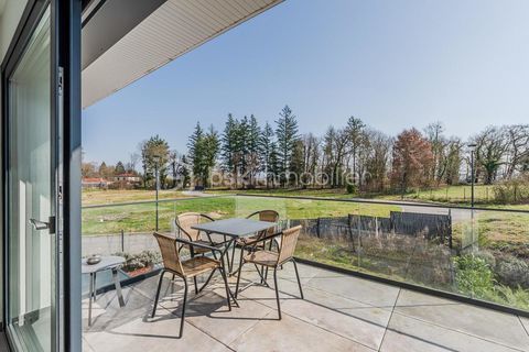   T4 SPACIEUX, LUMINEUX AVEC BALCON, CAVE ET PLACE DE PARKING Appartement - 4 pi�ce(s) - 81 m�