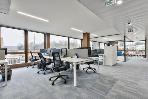 Dans un complexe immobilier de bureaux au pied de l'A13 et du Pt de St Cloud 1190000 92210 Saint cloud