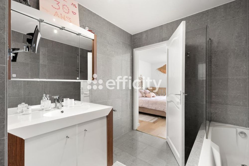 � vendre  Villa Vallauris (06220)