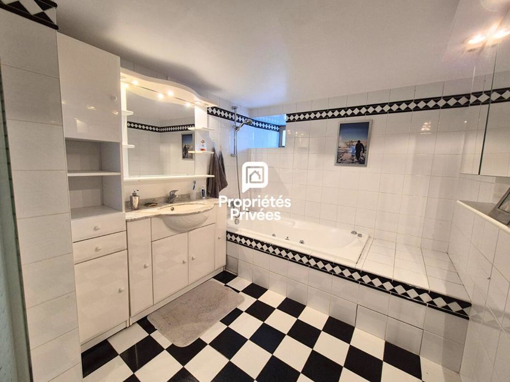 � vendre  Maison Valserh�ne (01200)