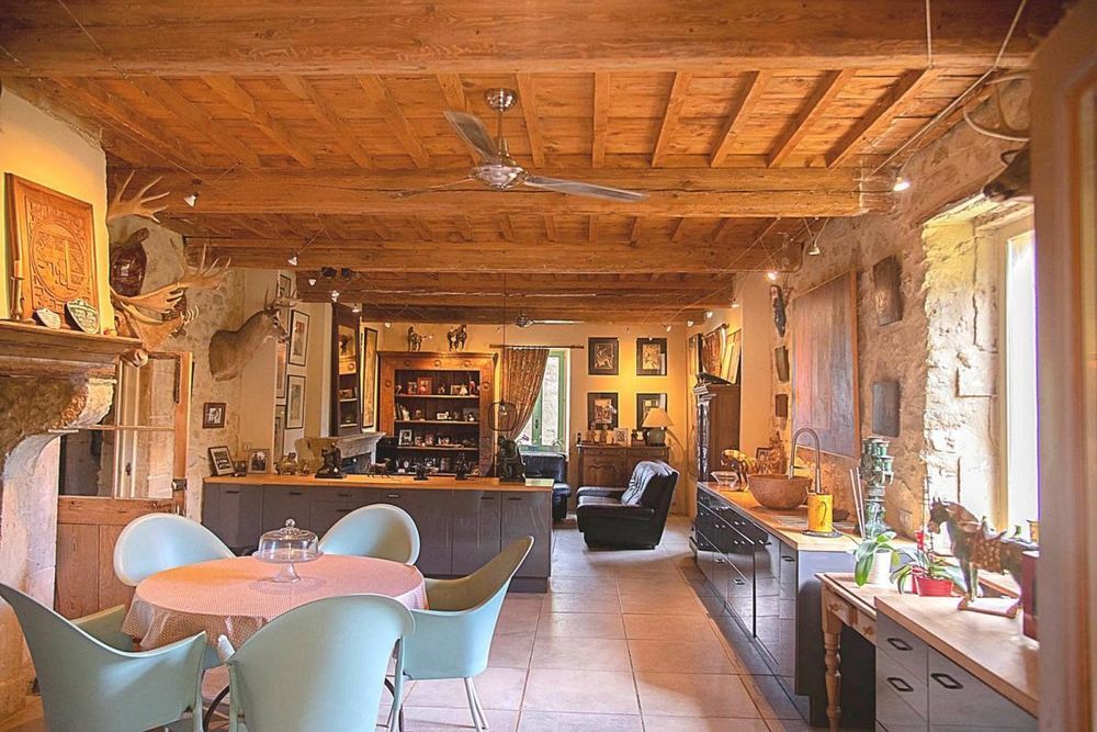 � vendre  Propri�t�/ch�teau Uz�s (30700)