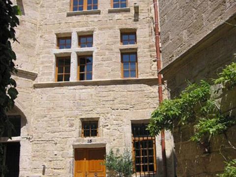   Maison de charme de style renaissance, terrasse, garage proche P�z�nas Maison - 8 pi�ce(s) - 324 m�
