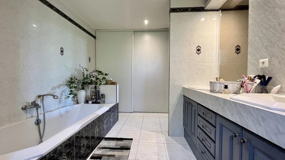 � vendre  Villa Venasque (84210)