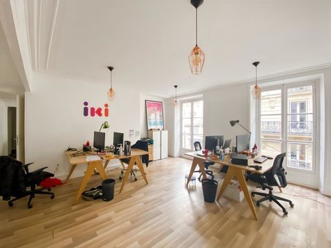 A louer bureaux avec parquet proche du m&eacute;tro Le Peletier 4750 75009 Paris