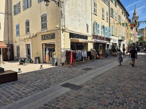 EXCLUSIVITE DRAGUIGNAN - CESSION DE BAIL, LOCAL COMMERCIAL 50 m&sup2; 28000 83300 Draguignan