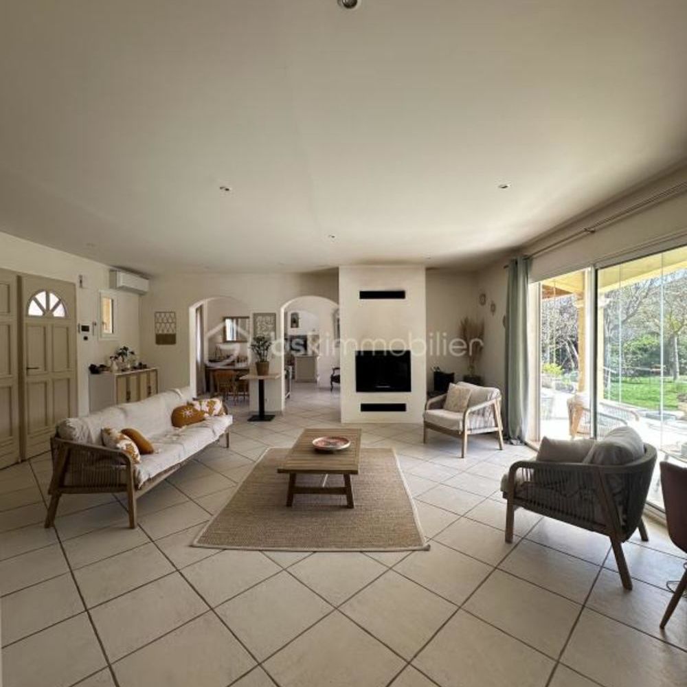 � vendre  Propri�t�/ch�teau N�oules (83136)