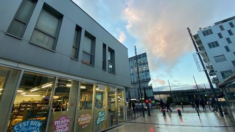 Locaux tr&egrave;s fonctionnels et lumineux situ&eacute;s &agrave; proximit&eacute; imm&eacute;diate de la Gare Rer A 6776 94130 Nogent sur marne