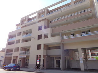  Parking / Garage � louer 