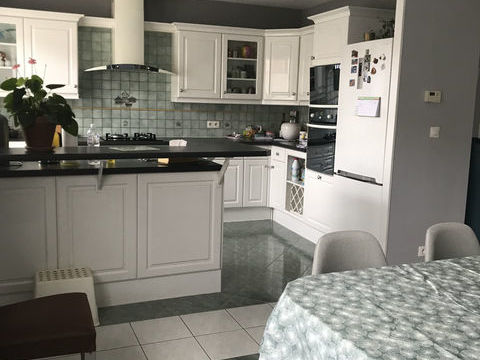   VILLAGE PROCHE AXE A31 Maison - 6 pi�ce(s) - 185 m�