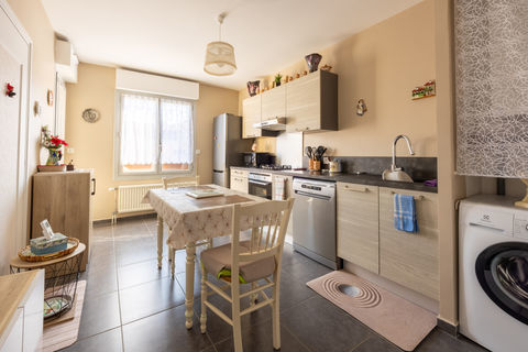   SAINT PRIEST EN JAREZ APPARTEMENT DE 75M2 AVEC BALCONS ET GARAGE Appartement - 3 pi�ce(s) - 75 m�