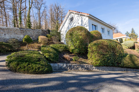   L'�trat / Maison individuelle de 127m2 habitable + 93m2 d'annexes sur terrain de 839m2 Maison - 6 pi�ce(s) - 126 m�