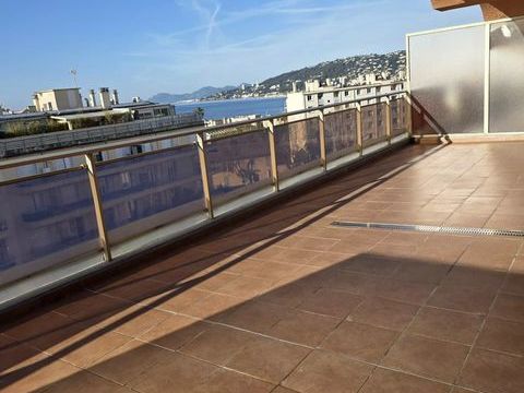   Antibes Juan-les-Pins - Dernier �tage - 2P 50m� Appartement - 2 pi�ce(s) - 50 m�