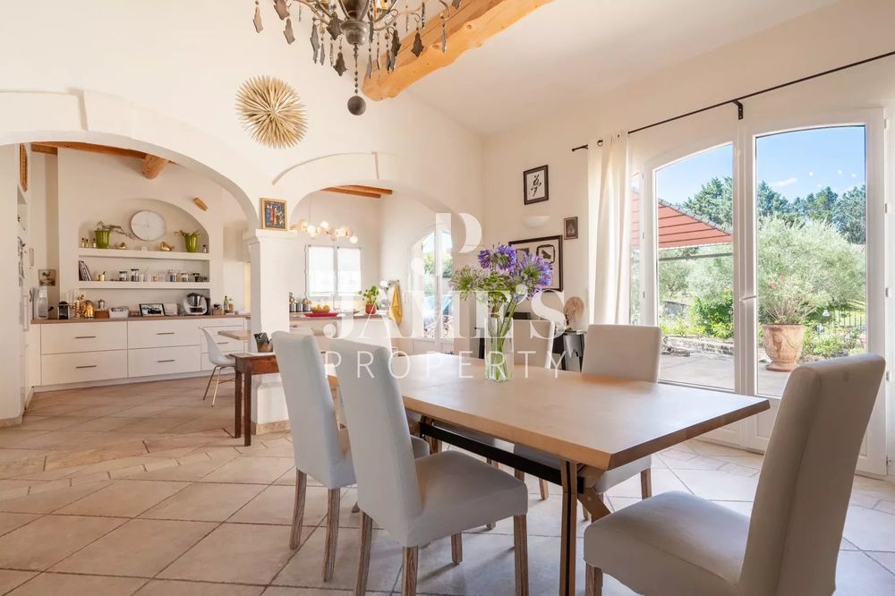 � vendre  Maison Fontvieille (13990)