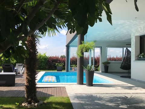   Villa contemporaine d'architecte avec jardin paysager et piscine Maison - 7 pi�ce(s) - 194 m�