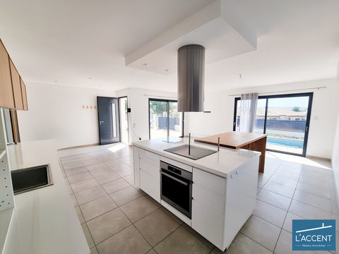   MAISON T4 AVEC PISCINE LA ROUVIERE Maison - 4 pi�ce(s) - 98 m�