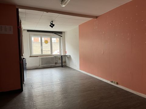 Local professionnel &agrave; r&eacute;nover ? id&eacute;al pour poste de s&eacute;curit&eacute;, accueil ou bureau d?appoint 650 27200 Vernon