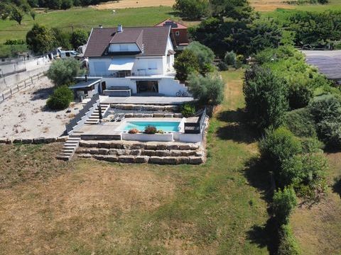   Maison Individuelle 165m2, 5 chambres, piscine sur une parcelle de 3200m2 constructible. Maison - 7 pi�ce(s) - 165 m�