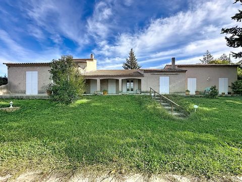   B�tisse des ann�e 80 ind�pendante Environ 200 m� habitables � r� Maison - 220 m�