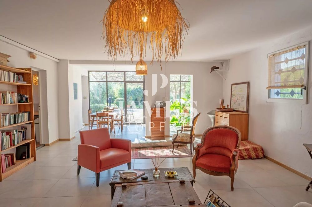 � vendre  Maison Fontvieille (13990)