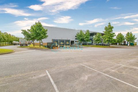A LOUER B&acirc;timent ind&eacute;pendant logistique 6 734m&sup2; St-Michel-sur-Orge 53 91240 Saint-michel-sur-orge