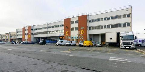 A louer SAINT OUEN Locaux d'activit&eacute;/bureaux de 3427m&sup2; divisible &agrave; partir de 418m&sup2; 51 93400 Saint-ouen-sur-seine