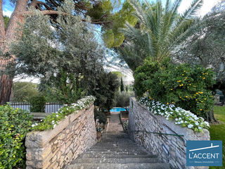  Villa � vendre 15 + pi�ces 375 m�