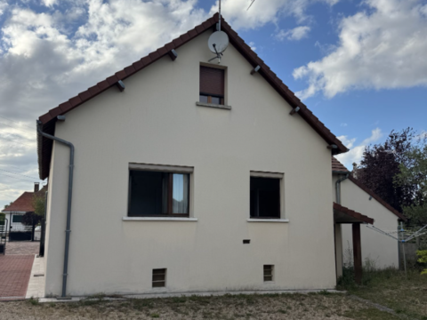   Maison ancienne avec hangar et maison secondaire Maison - 161 m�