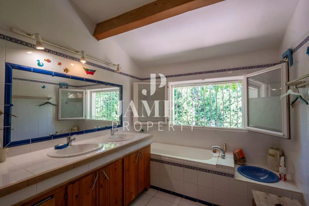 � vendre  Maison Paradou (13520)