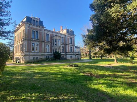   Demeure atypique implant�e sur un terran de 1hectare et 2000 m� Villa - 15 + pi�ce(s) - 736 m�