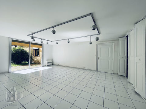 Bureaux 139m&sup2; Frejus 368000 83600 Fr�jus