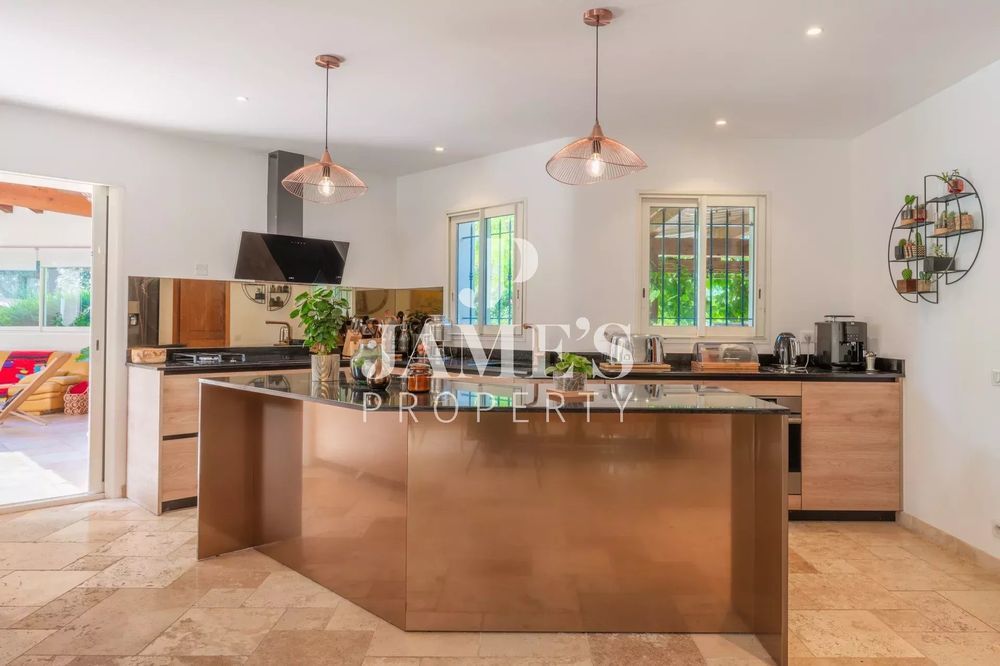 � vendre  Maison Fontvieille (13990)