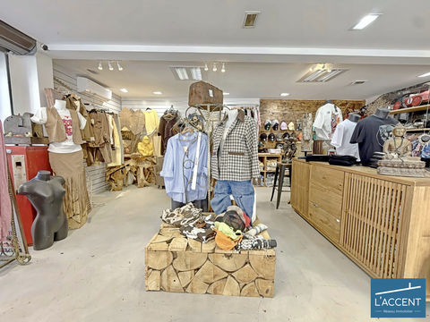 SUPERBE BOUTIQUE 249000 30220 Aigues-mortes