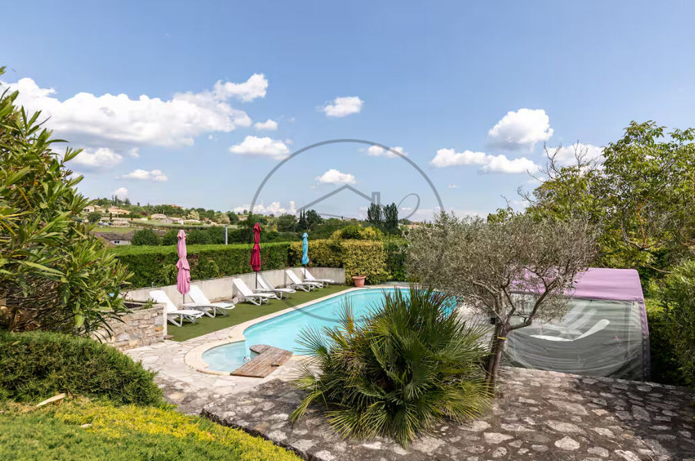 � vendre  Villa Saint-Sauveur-de-Cruzi�res (07460)