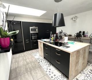  Maison � vendre 7 pi�ces 205 m�