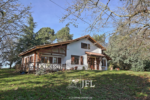   A OUSSE-SUZAN Airial avec Maison, appartement, granges et piscine Maison - 4 pi�ce(s) - 151 m�