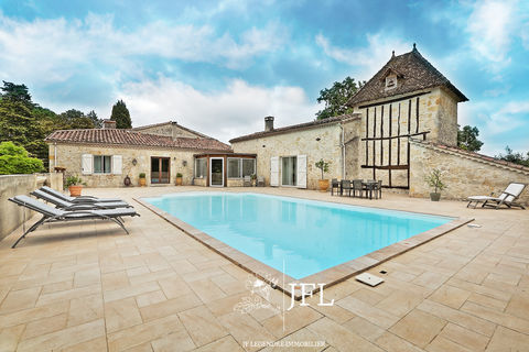   Maison en pierres colombages et pigeonnier Maison - 7 pi�ce(s) - 203 m�